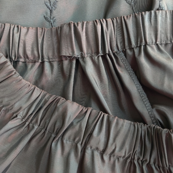 Vintage 1940s Black Taffeta Slip Skirt Floral Embroidered Scalloped Hem - Picture 11 of 11